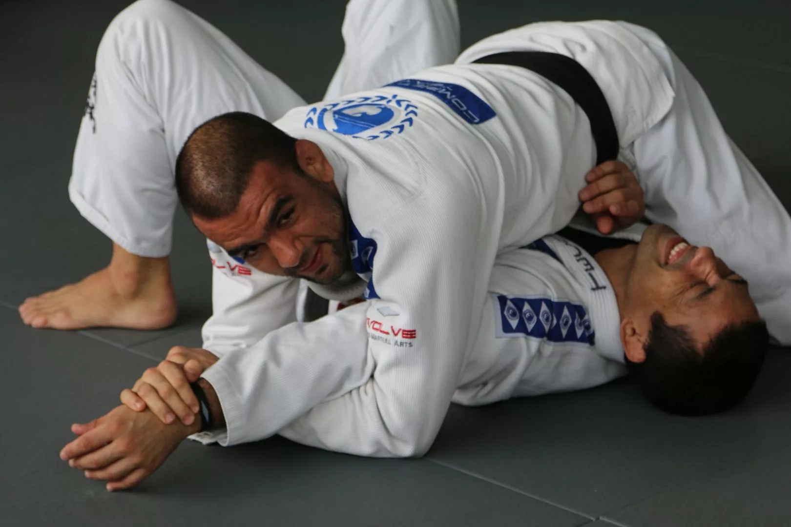 Brasileiro usa jiu-jitsu para aproximar árabes e judeus em Israel